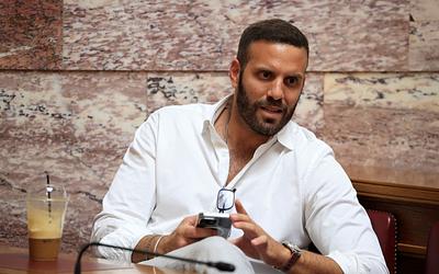 Νίκος Παππάς: Αναζητείται εκτός Γαλλίας μετά τη μήνυση για την επίθεση!