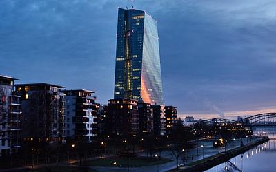 ΕΚΤ: Σταθερά τα επιτόκια έως το 2027 – Τι προβλέπουν οι οικονομολόγοι