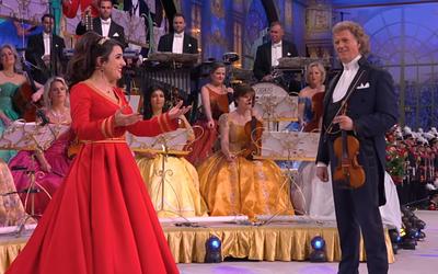 Η Ελληνίδα σοπράνο μάγεψε την Ολλανδία με τα κάλαντα!