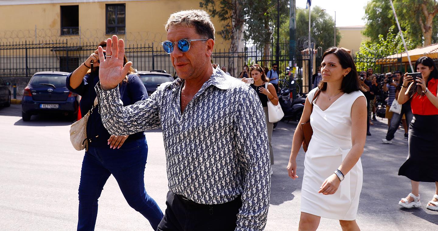 Νεαρός μηνύει τον Μαζωνάκη για σεξουαλική παρενόχληση – Για εκβιασμό μιλά ο τραγουδιστής