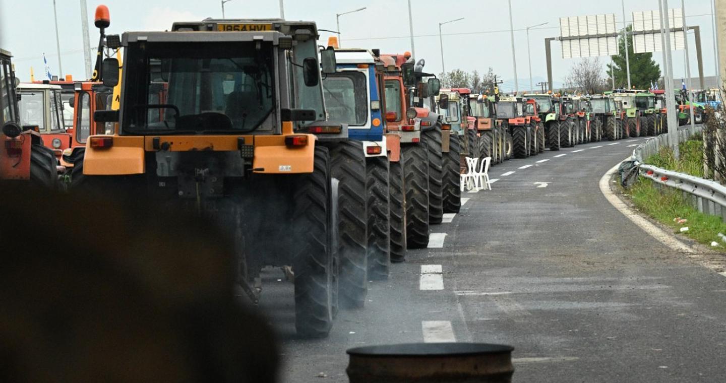 «Έκλεισαν οι πόρτες του διαλόγου» λένε οι αγρότες- Λάθος με τον ΕΛΓΑ, «ομαλά οι επόμενες πληρωμές» λέει ο κ. Κέλλας