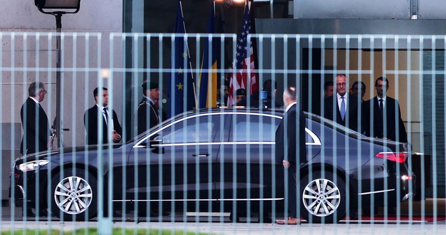 Στο Βερολίνο η ώρα της κρίσης για την Ουκρανία: Πάνω από 5 ώρες η συνάντηση με  Γουίτκοφ, Κούσνερ - Οι συμβιβασμοί του Ζελένσκι