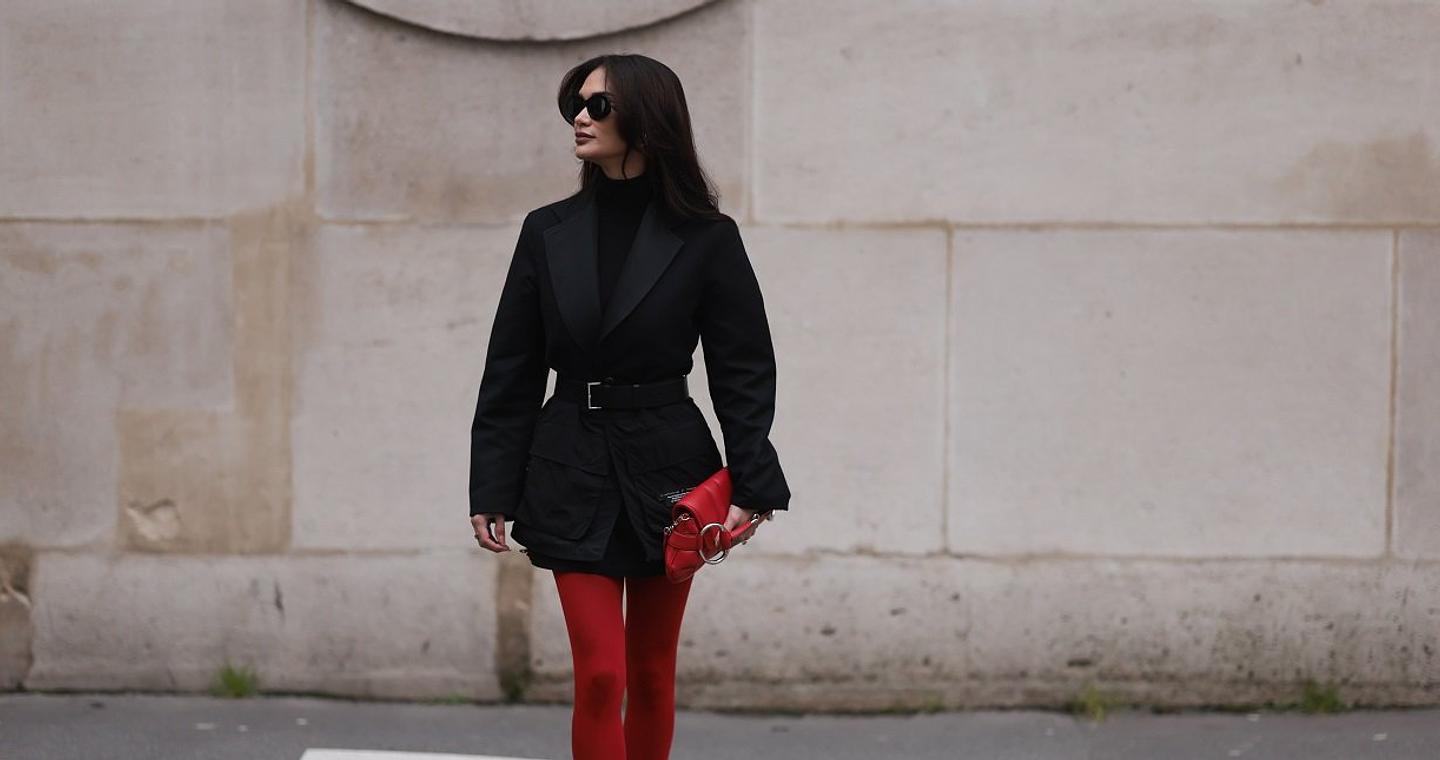 Το καλσόν είναι ξανά στη μόδα -Και αυτές οι 10 επιλογές θα απογειώσουν κάθε σας εμφάνιση