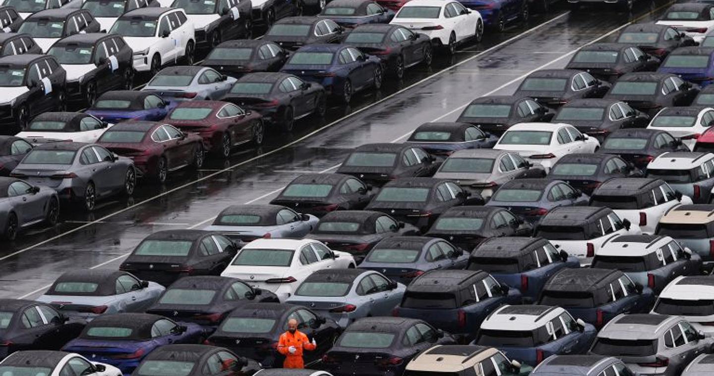 Νέο πακέτο της Κομισιόν για την αυτοκινητοβιομηχανία: Έξυπνη στροφή ή υποχώρηση; 