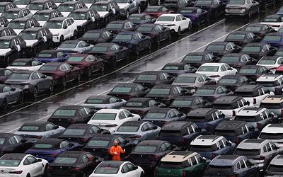 Αλλάζει η Ευρώπη το σχέδιο για τα αυτοκίνητα: Τι σημαίνει αυτό;