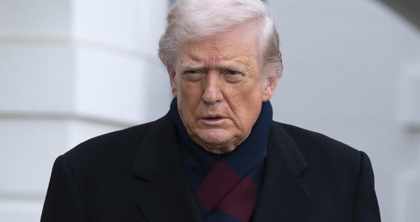 Ο Τραμπ προσθέτει επτά ακόμα χώρες, συμπεριλαμβανομένης της Συρίας στη λίστα ταξιδιωτικής απαγόρευσης των ΗΠΑ