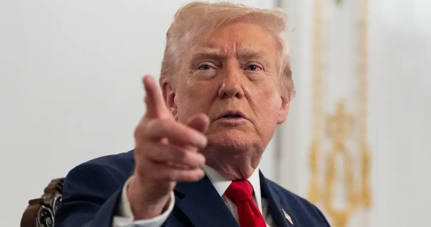 Σφίγγει τον κλοιό ο Τραμπ: «Ξένη τρομοκρατική οργάνωση» η Βενεζουέλα