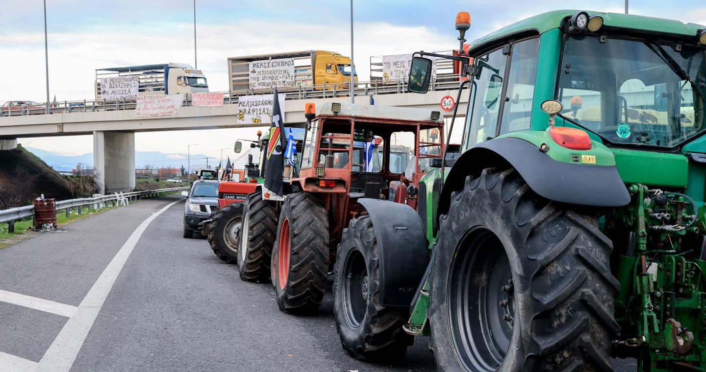 Χριστούγεννα στα μπλόκα θα κάνουν οι αγρότες - Ανοίγουν τα διόδια - Βίντεο από τους Σοφάδες