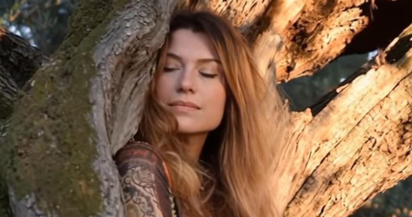 Πέθανε η τραγουδίστρια Κλαούντια Ντελμέρ από καρκίνο στο πάγκρεας - Ήταν μητέρα 4 παιδιών και ζούσε στην Ελλάδα