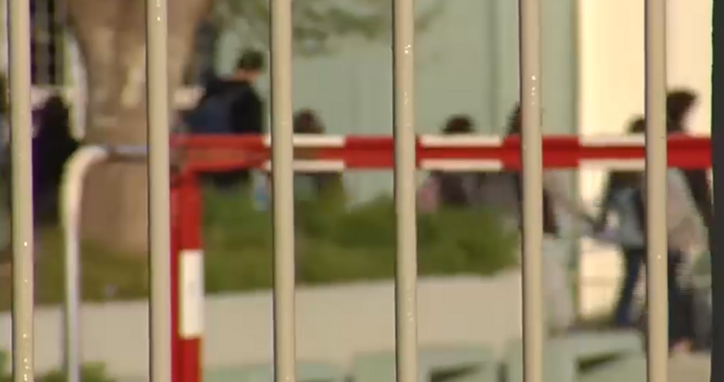 Μαθητές διακινούσαν κοκαΐνη και κάνναβη σε σχολείο της Αττικής – Χειροπέδες σε 12 άτομα