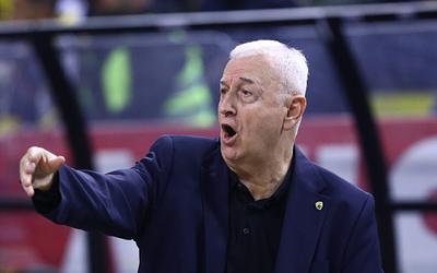 Έξαλλος ο Σάκοτα: "Δεν έχω ξαναδεί τέτοια διαιτησία!"