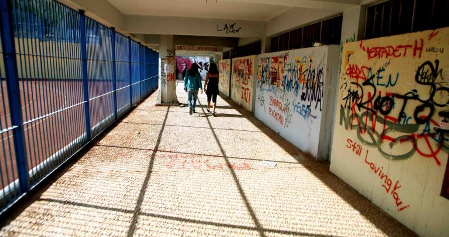 Πώς δρούσε το κύκλωμα που διακινούσε κάνναβη και κοκαΐνη σε σχολεία και γήπεδα με «βαποράκια» μαθητές – Ένας 20χρονος ο αρχηγός