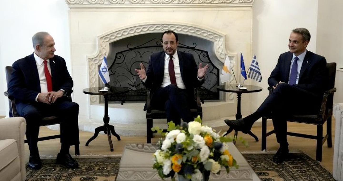 Στην Ιερουσαλήμ αύριο ο Πρωθυπουργός: Τριμερή Ελλάδας, Κύπρου, Ισραήλ – Συνάντηση και με Αμπάς στη Ραμάλα