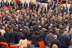 Άγριες συμπλοκές στην τουρκική Βουλή: Γροθιές και χάος για τον προϋπολογισμό!