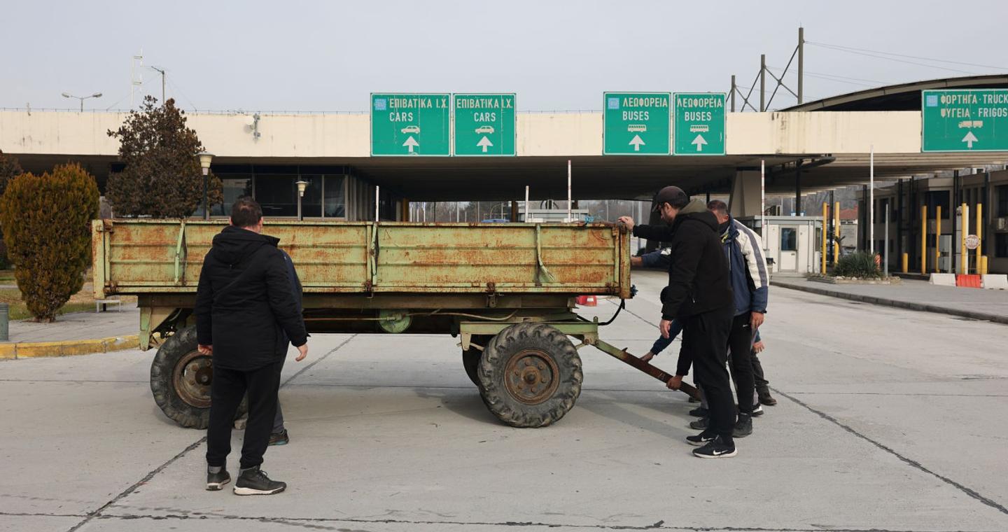 Πολύωροι αποκλεισμοί στα τελωνεία Προμαχώνα, Εξοχής, Ευζώνων και Νίκης από τους αγρότες