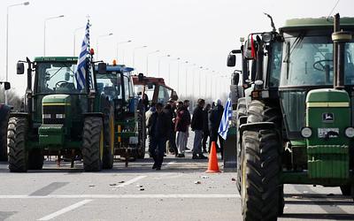 Αγροτικές κινητοποιήσεις: Μπλόκα σε όλη την Ελλάδα, τι απαντά η κυβέρνηση;