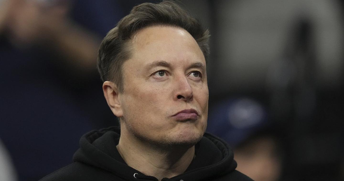 Ο Έλον Μασκ προειδοποιεί ότι τα χρήματα θα «εξαφανιστούν» στο μέλλον, καθώς η Τεχνητή Νοημοσύνη καθιστά εργασία και μισθούς περιττά