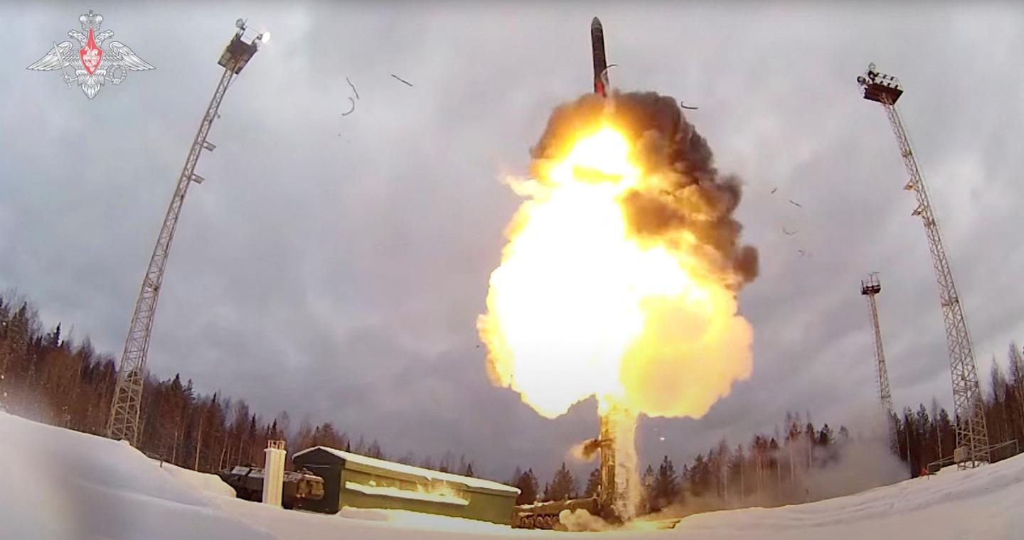 Ουκρανία: Ξεκίνησαν τα ρωσικά αντίποινα – Βαλλιστικός πύραυλος έπληξε την Οδησσό [βίντεο]