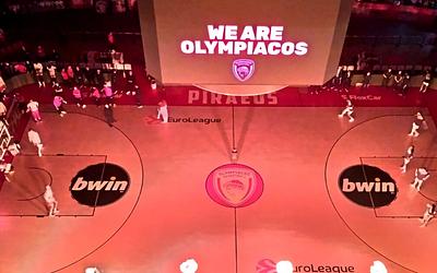 Έρωτας στο ΣΕΦ: Αρραβώνας φιλάθλων στον αγώνα Ολυμπιακού-Βιλερμπάν!