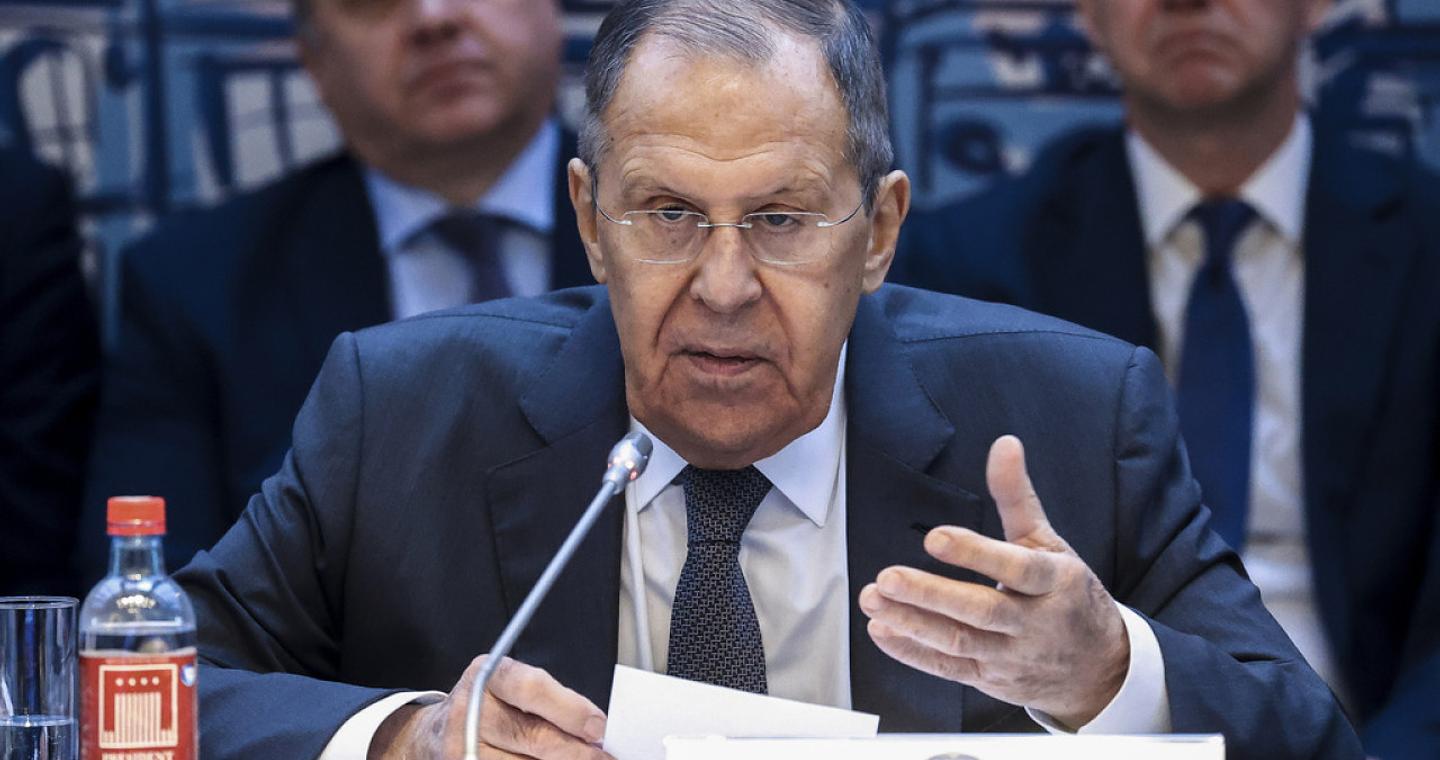 Λαβρόφ σε Ζελένσκι: Αν «νοιάζεσαι» για το Σύνταγμα της Ουκρανίας, ξέρεις τι να κάνεις...