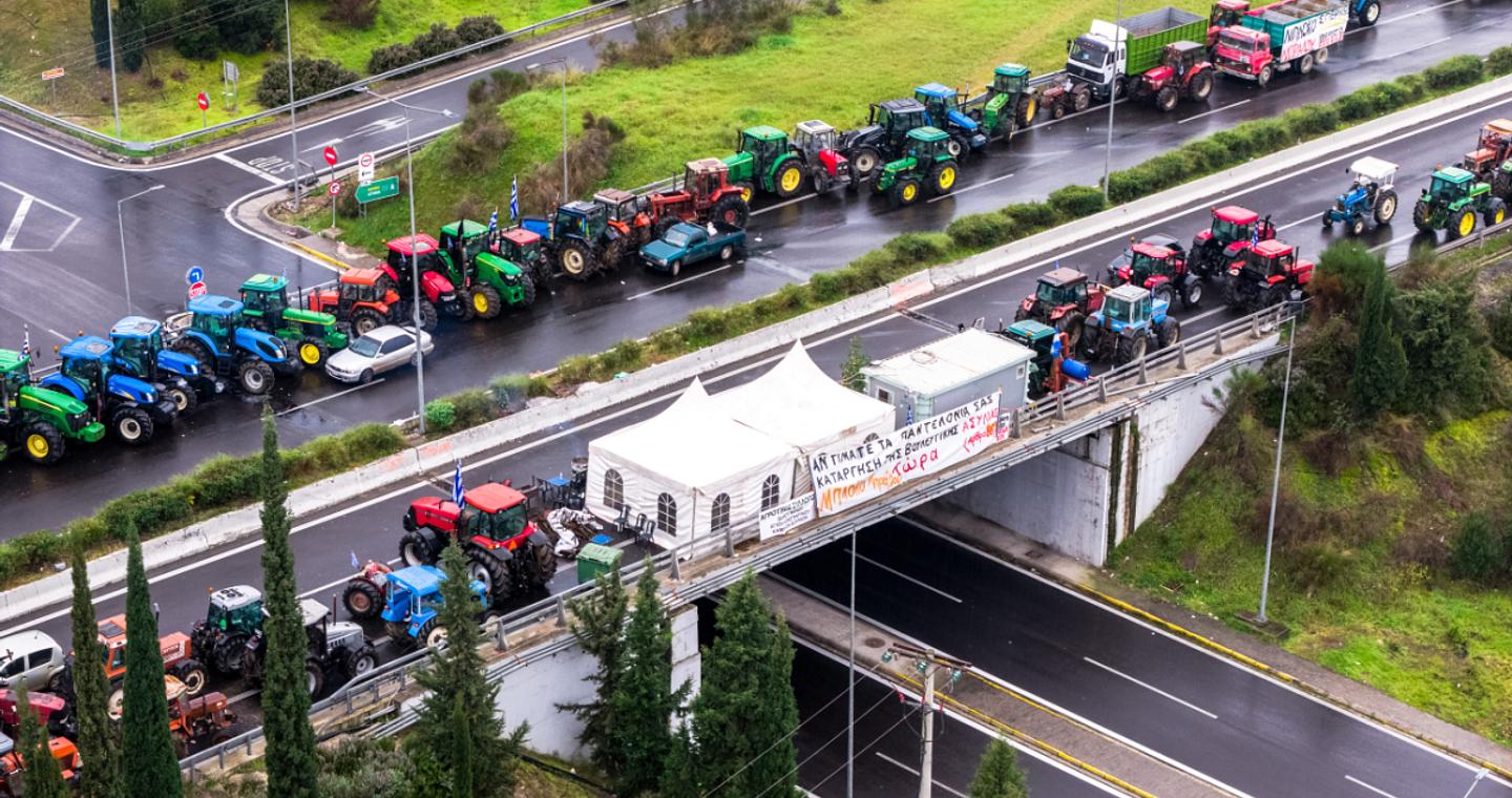 Μπλόκα: Ουρές χιλιομέτρων στις εθνικές οδούς με «υπογραφή» της ΕΛ.ΑΣ. – Οδηγός διέλευσης για τους εκδρομείς