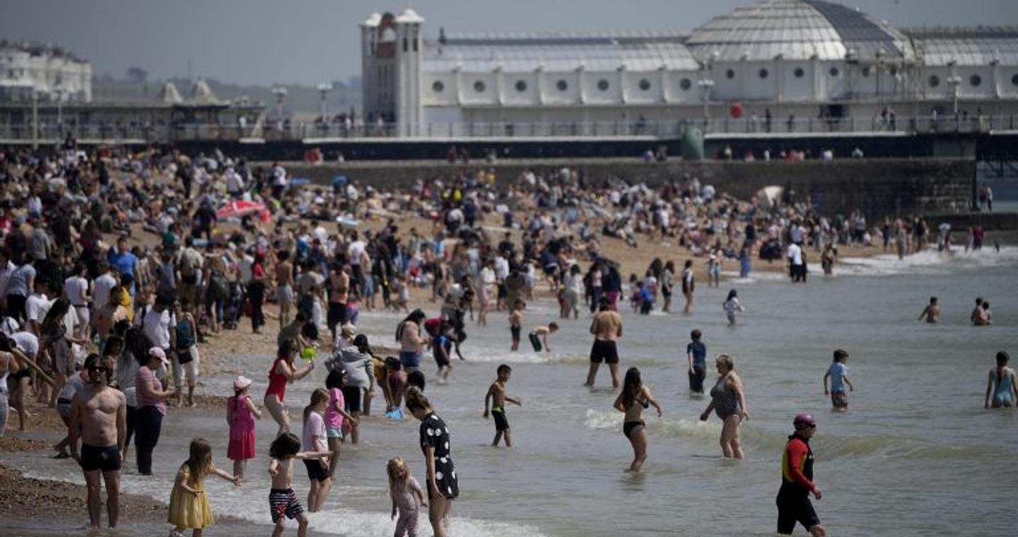 Η Βρετανία σε τροχιά ρεκόρ: Το 2025 η πιο ζεστή χρονιά