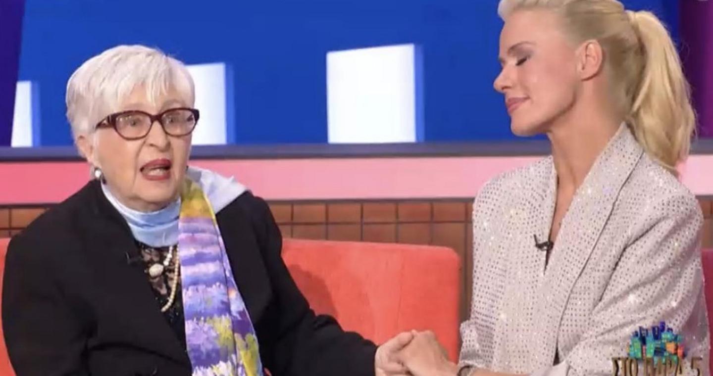 Συγκίνηση και δάκρυα στο επετειακό επεισόδιο του «Παρά Πέντε» με τη «Θεοπούλα» – «Λείπει από δίπλα μου η Σόφη μου»