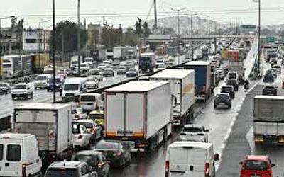 Χάος στην Αθήνα: Έντονη βροχόπτωση και κυκλοφοριακό κομφούζιο στους δρόμους!