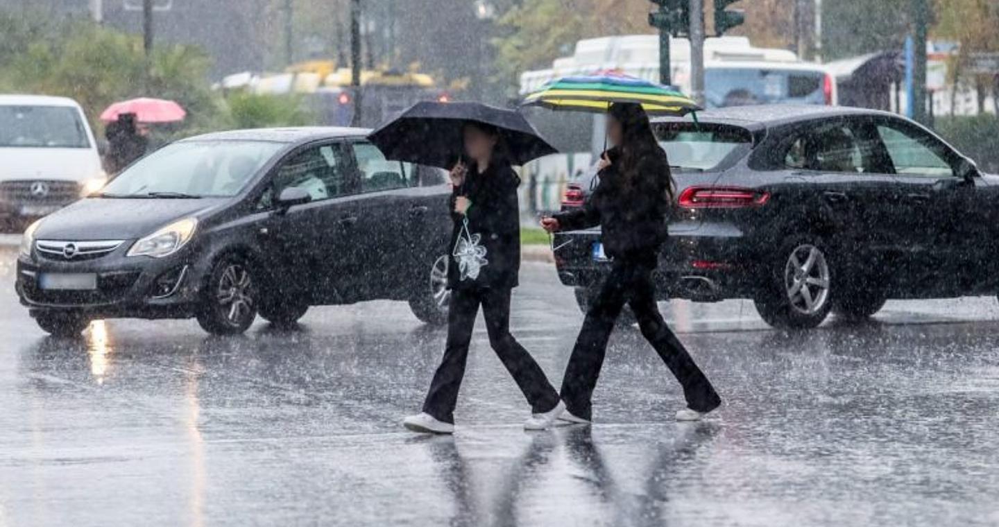 Νέο έκτακτο δελτίο επιδείνωσης καιρού: Πού αναμένονται ισχυρές βροχές – Πότε θα υποχωρήσει η κακοκαιρία