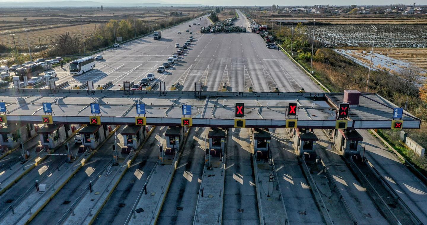 Μετ’ εμποδίων η έξοδος από Αθήνα προς την κεντρική Ελλάδα - Πού υπάρχουν καθυστερήσεις