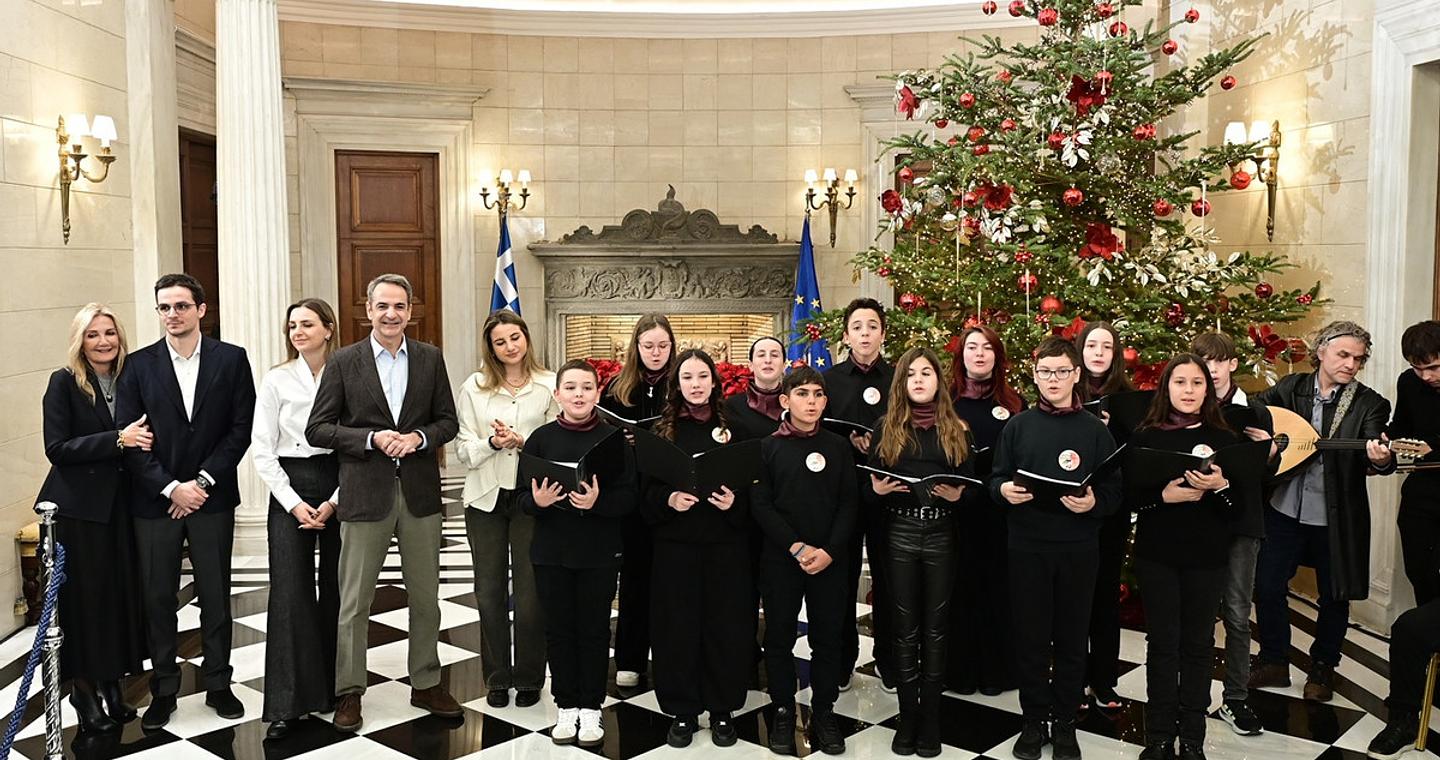 Τα κάλαντα των Χριστουγέννων άκουσε ο Κυριάκος Μητσοτάκης