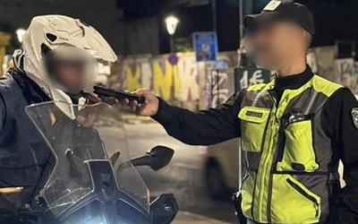 Αθήνα: 2.000 αλκοτέστ τα Χριστούγεννα – Πόσοι οδηγοί ήταν υπό την επήρεια αλκοόλ;
