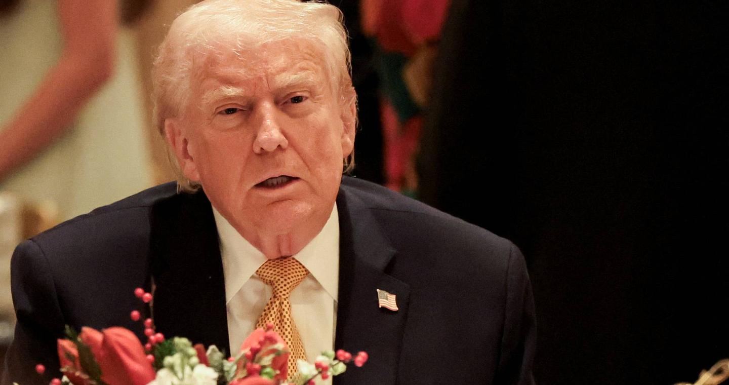 Τραμπ: «Καλά Χριστούγεννα σε όλους, και στα αποβράσματα της ριζοσπαστικής αριστεράς»