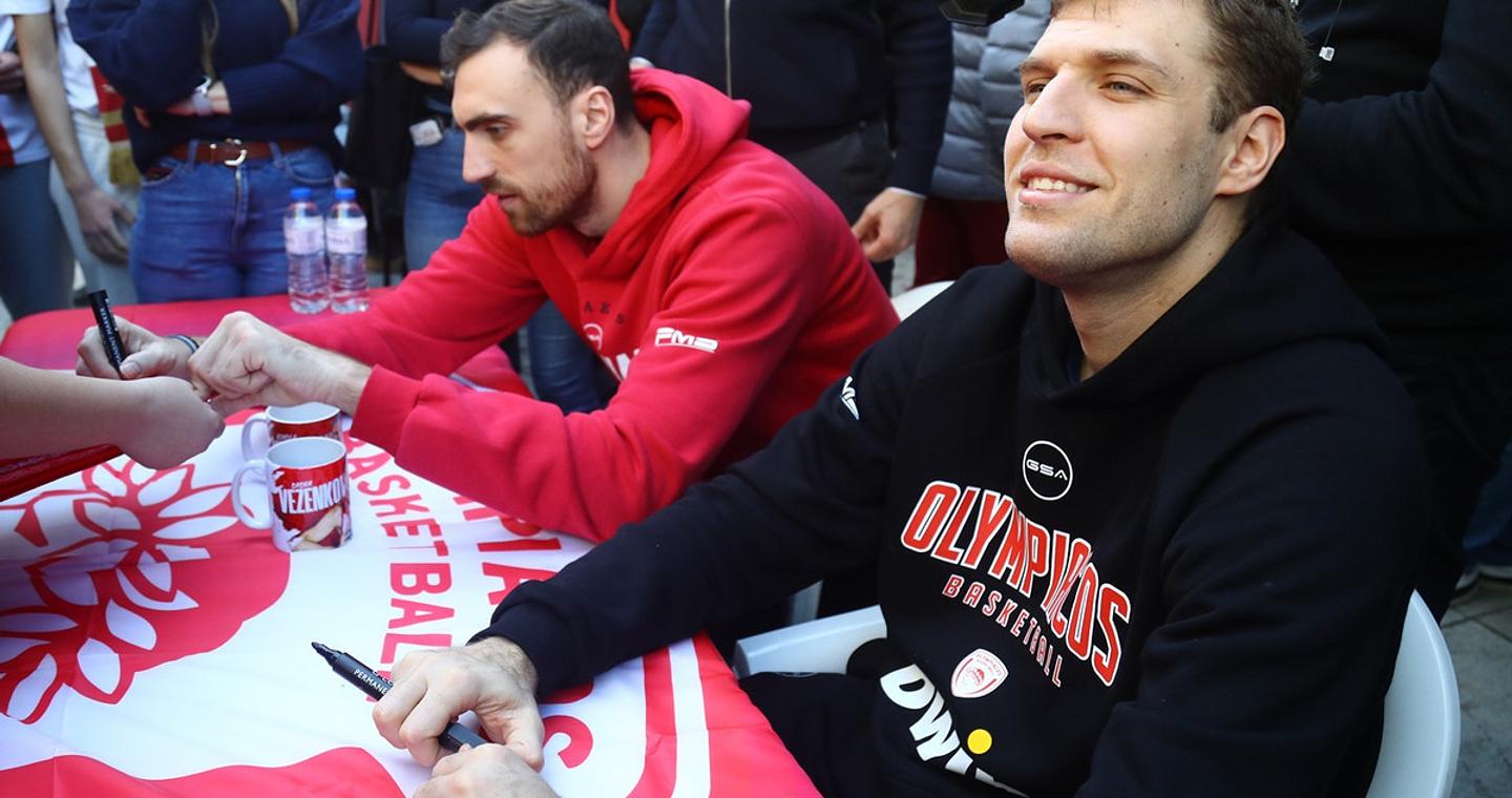 Ο αθλητισμός στο πνεύμα των Χριστουγέννων: Μηνύματα αγάπης και ευχές από τις ελληνικές ομάδες και τους αθλητές