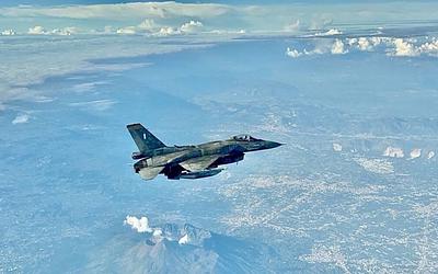 Τουρκικά F-16 «έσπειραν» παραβιάσεις στο Αιγαίο: Ένταση