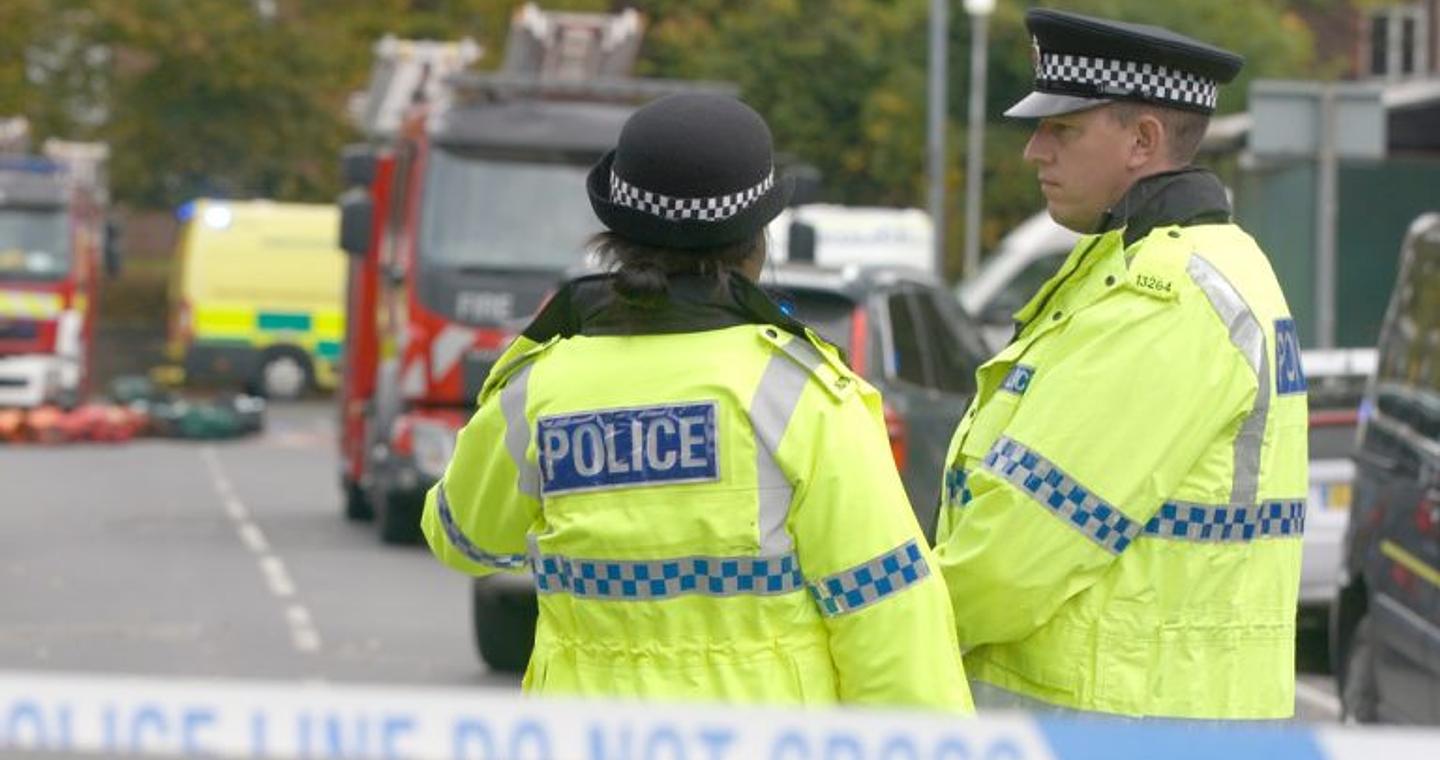 Βρετανία: 49χρονος νάρκωνε και βίαζε επί χρόνια τη σύζυγό του μαζί με πέντε συνεργούς