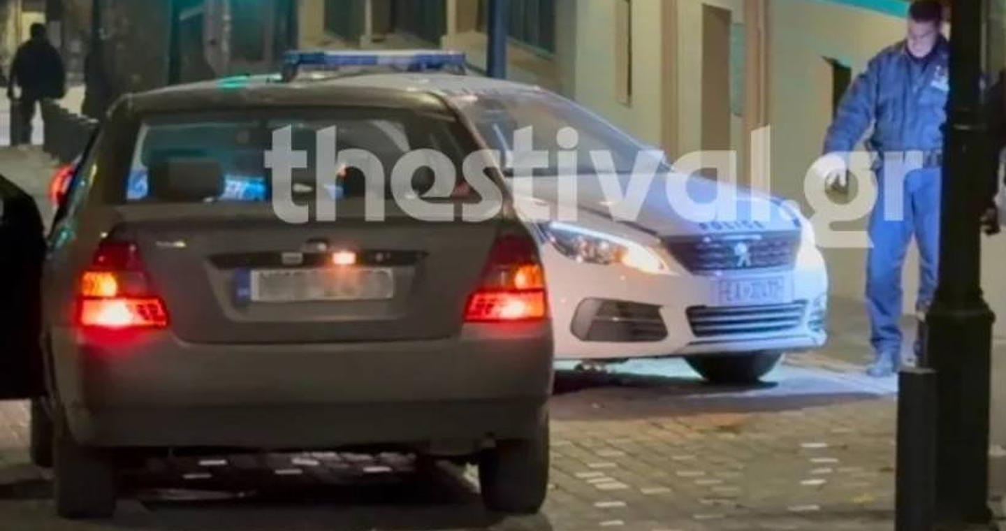 Θεσσαλονίκη: Εμπρηστική επίθεση σε περιπολικό της ΕΛ.ΑΣ. – Επέβαινε αστυνομικός