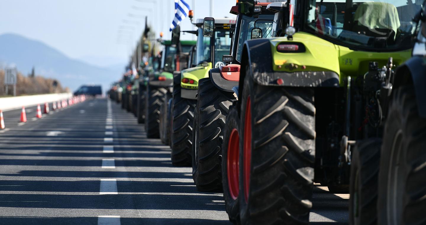 Αγροτικά μπλόκα: Αναδιάταξη για τη διέλευση των εκδρομέων – Τι ισχύει με τις εκτροπές κυκλοφορίας