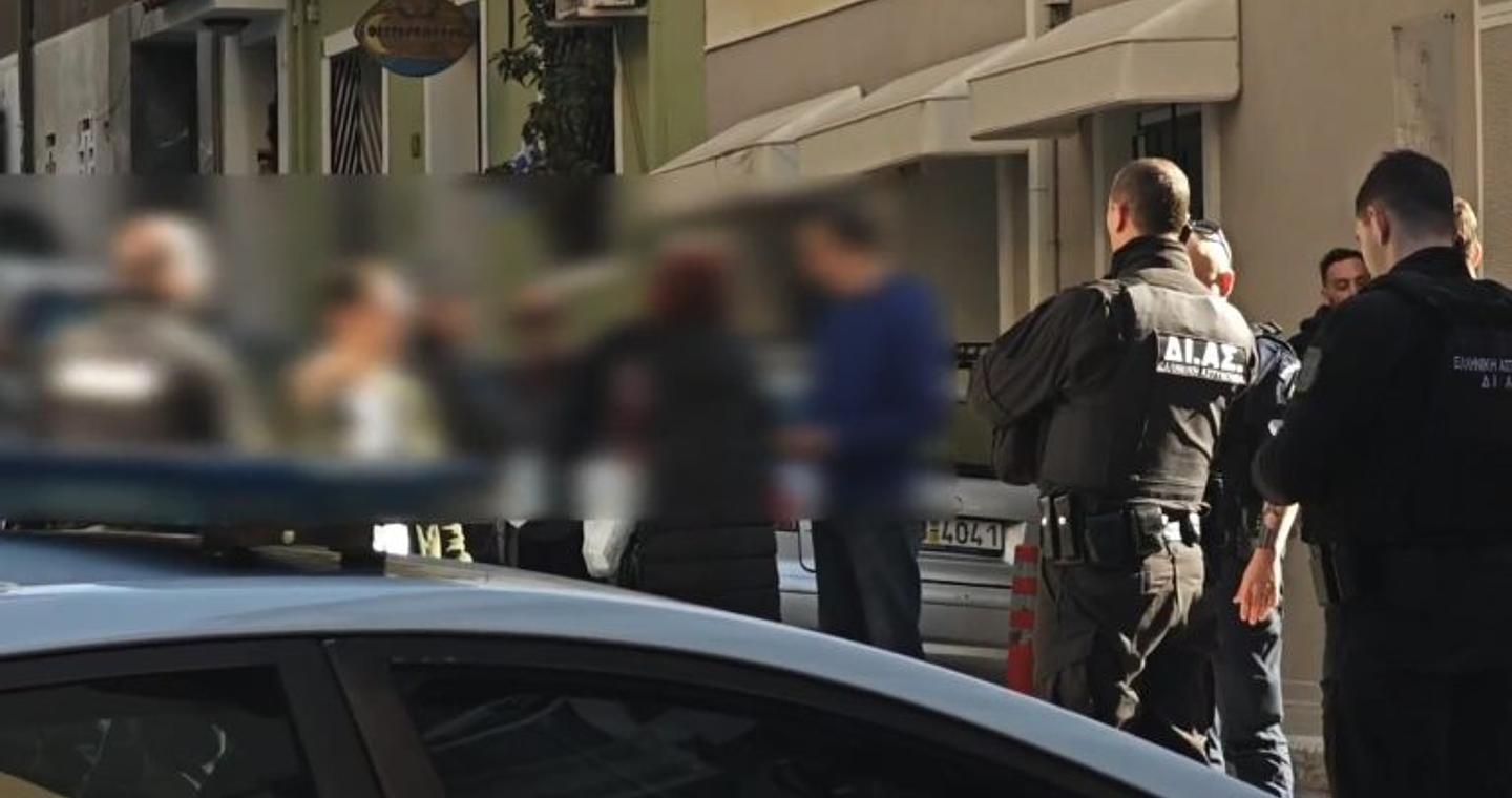 Ζωγράφου: Δύο άτομα τραυματίστηκαν σε ατύχημα με ανελκυστήρα σε σούπερ μάρκετ – Σοβαρά ο συντηρητής που εγκλωβίστηκε στην οροφή