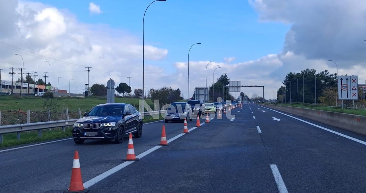 Μπλόκα αγροτών: Ουρά 15 χλμ στην Αθηνών - Λαμίας στο ύψος της Ριτσώνας - Το αδιαχώρητο στην περιμετρική της Πάτρας, απελπισμένοι οδηγοί στους χωματόδρομους