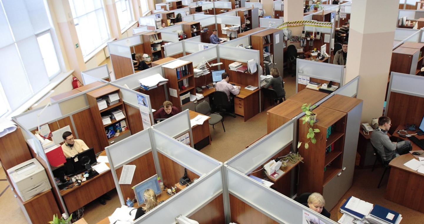 Η Ελλάδα δουλεύει περισσότερο αλλά παράγει λιγότερο από την Ευρώπη - Το διαρθρωτικό αποτύπωμα της κρίσης