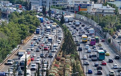 Χριστούγεννα στην πόλη: Εφιάλτης η κίνηση στους δρόμους της Αθήνας!