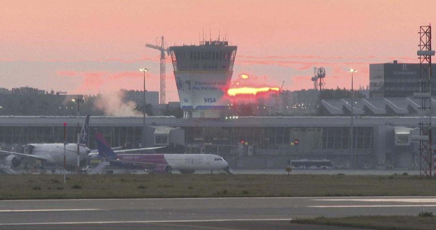 Δύο αεροδρόμια έκλεισαν προσωρινά στην Πολωνία λόγω των ρωσικών πληγμάτων στην Ουκρανία