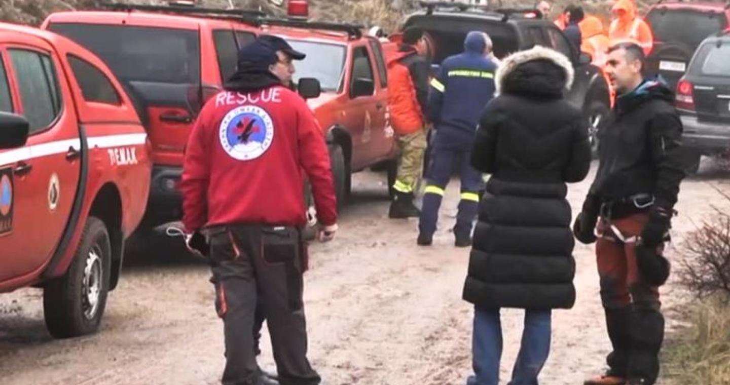 Ανασύρθηκαν οι τέσσερις νεκροί ορειβάτες από τα Βαρδούσια – Μεταφέρθηκαν με ελικόπτερο στην Ιτέα