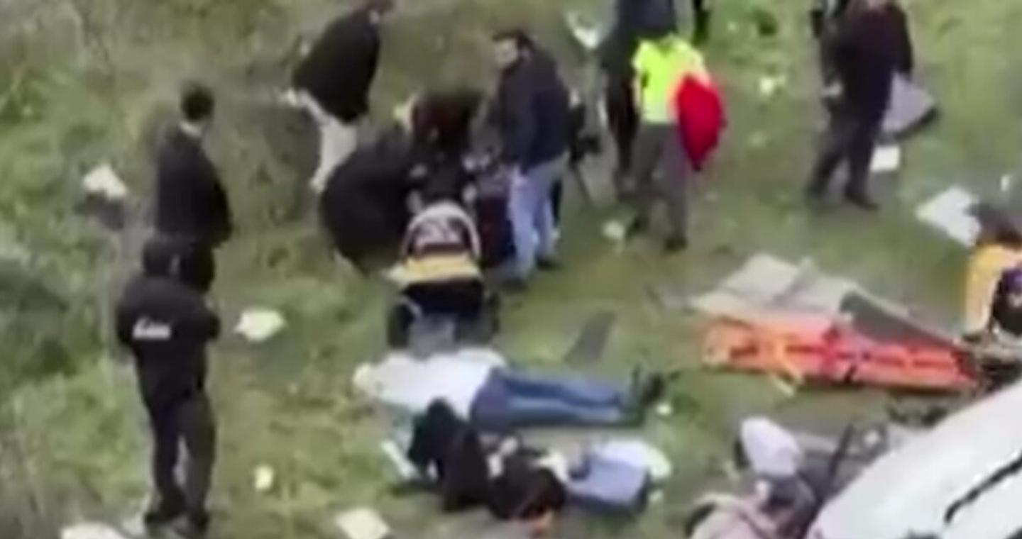 Κωνσταντινούπολη: Τρεις νεκροί και 10 τραυματίες από πτώση λεωφορείου σε χαντάκι