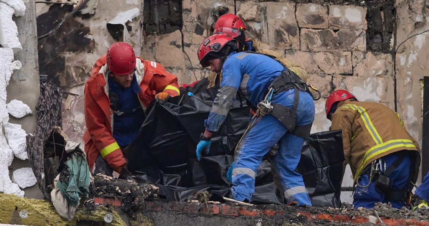 Ρωσική καταιγίδα πυρός στο Κίεβο πριν τις συνομιλίες μεταξύ Τραμπ και Ζελένσκι - Δυο νεκροί και δεκάδες τραυματίες