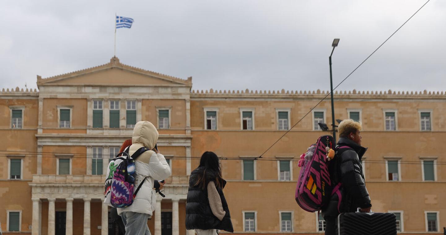 Καιρός Πρωτοχρονιά: Αλλαγή χρόνου με κρύο, παγετό και ισχυρούς ανέμους - Χιόνια και σε ημιορεινές περιοχές