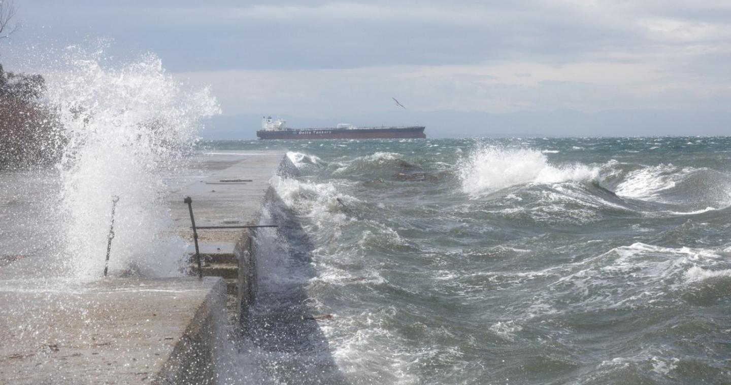 Καιρός: Χειμωνιάτικο σκηνικό με θυελλώδεις ανέμους έως 9 μποφόρ – Πού αναμένονται βροχοπτώσεις