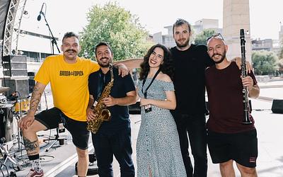 Φλώρινα: Αντιδράσεις για τη διακοπή συναυλίας – Τι απαντά η Banda Entopica