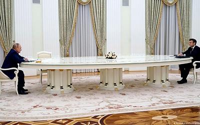 Μακρόν προς Πούτιν: Ανοίγει δίαυλος επικοινωνίας με Ρωσία;